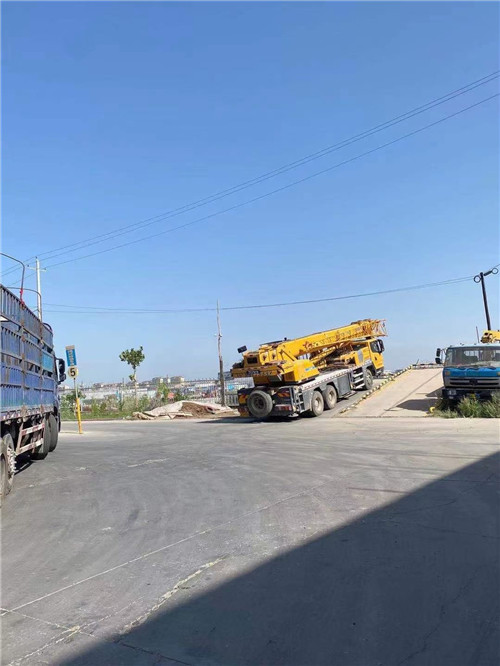 扎囊县25吨吊车的租赁价格大概是多少？