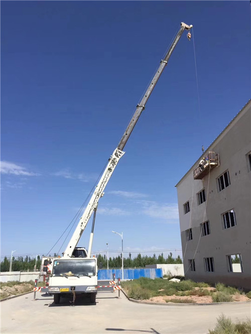 扎囊县“轻装强干”—— 吊车的 “轻量化臂架” 技术