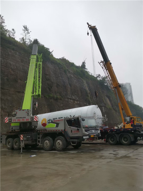 扎囊县“不怕风雨冻”—— 吊车的 “恶劣环境适应” 技术